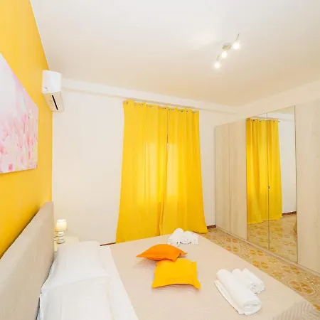 Maison Flavia Apartment *
